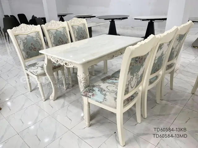 Bàn Ăn Cổ Điển Cao Cấp