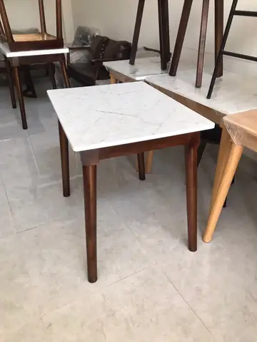 Bàn Ăn Mặt Nhựa Giả Đá