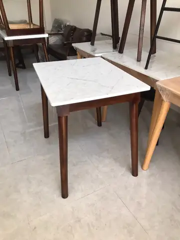 Bàn Ăn Mặt Nhựa Giả Đá
