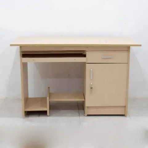 Bàn Để Máy Tính Bằng Nhựa