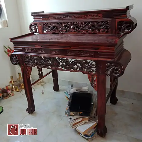 Bàn Thờ Của Chủ Cũ
