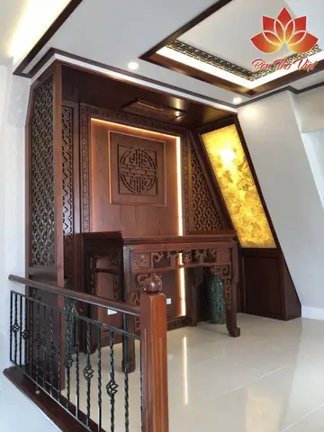 Bàn Thờ Trên Cầu Thang