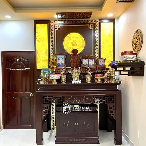 Bàn Thờ Trên Cầu Thang