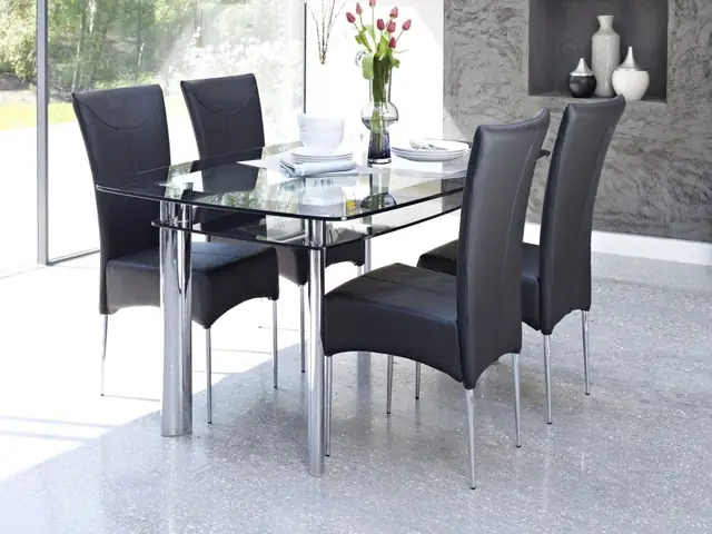 Bộ Bàn Ăn Bằng Kính Cường Lực