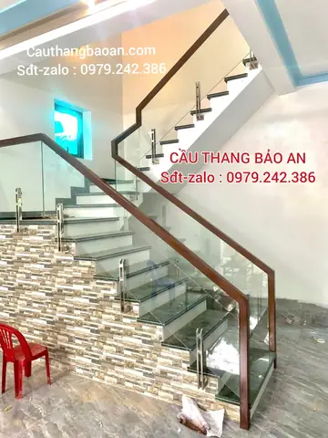 Các Mẫu Cầu Thang Kính Đẹp