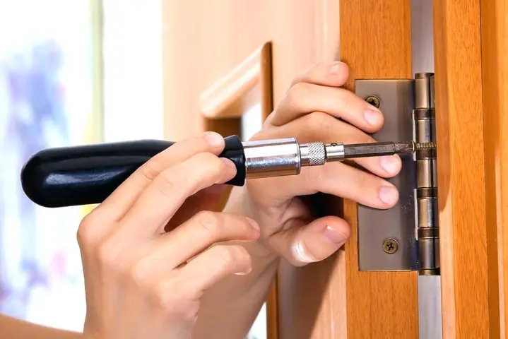 Cách Khắc Phục Cửa Gỗ Bị Vênh