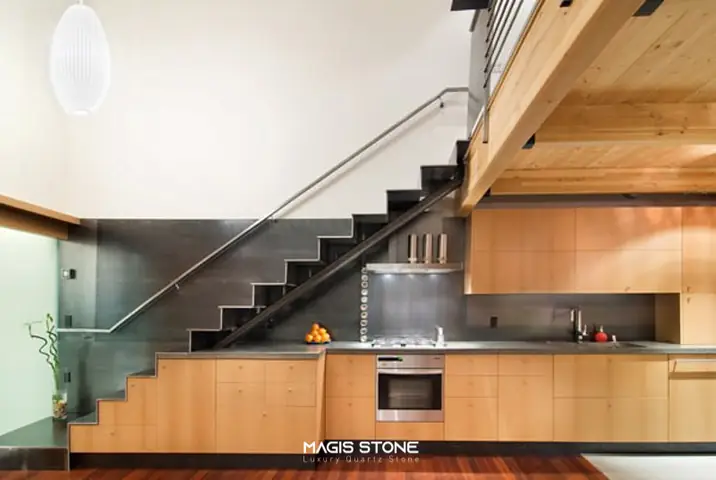Có Nên Đặt Bếp Cạnh Cầu Thang