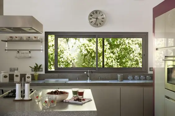 Có Nên Đặt Bếp Gần Cửa Sổ