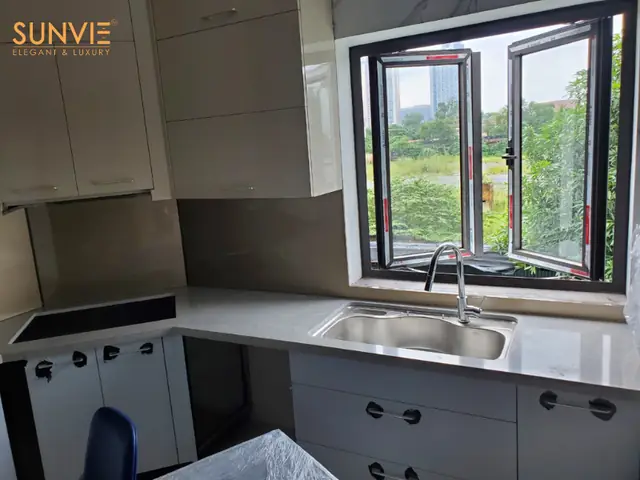 Có Nên Đặt Bếp Gần Cửa Sổ