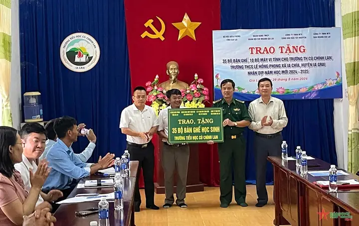 Giá Bộ Bàn Ghế Máy Vi Tính