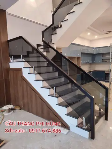 Mẫu Cầu Thang Gỗ Kính Hiện Đại