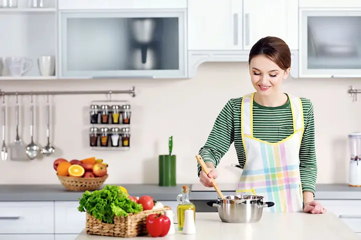 Nấu Ăn Trong Nhà Bếp