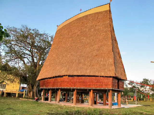 Nhà Sàn Ở Tây Nguyên